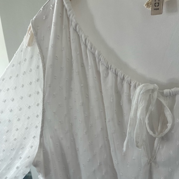 White Knee-Length Dress - Picture 4 of 6